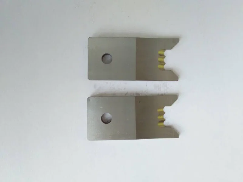 Koaksial trådstrippningsmaskine til roterende blade