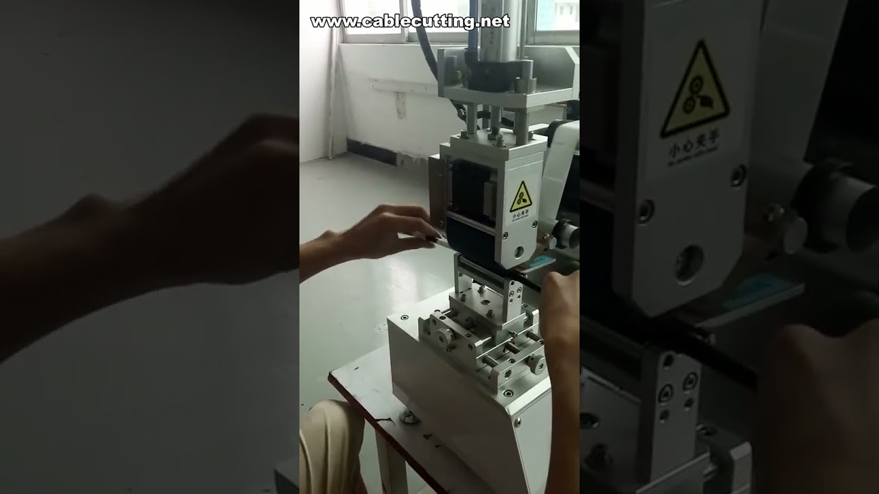 Wire Wrap-Around Labeling and Rolling Machine for Industrial Packaging
