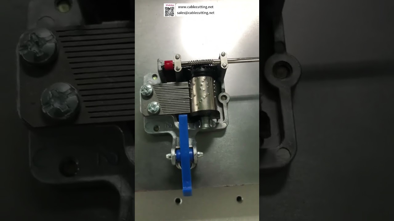 Musikboks automatisk skruemaskine  Industrielt fabriksautomatiseringssystem  Smart opsætning
